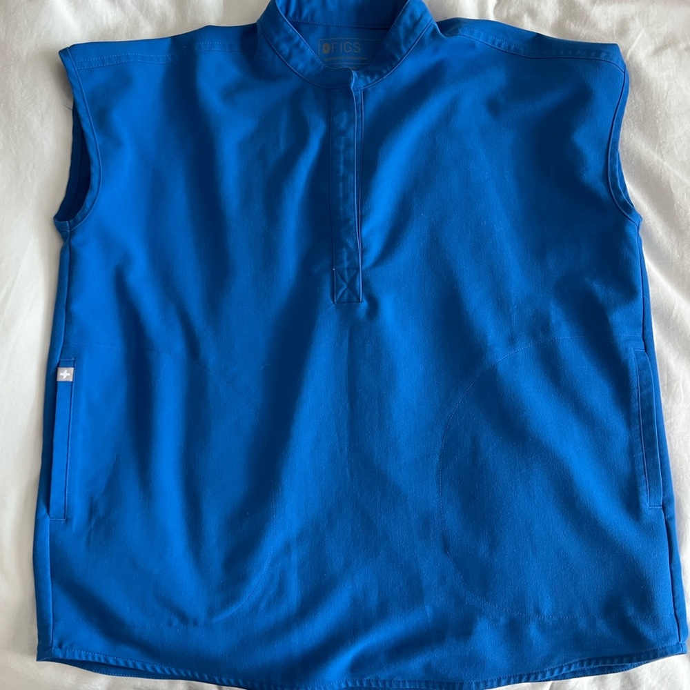 Women’s XS blue FIGS Rafaela Scup top